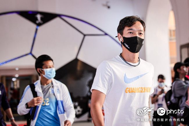 她去哪了？她怎么不跟我说一声......萧老太太嚎啕大哭：那个贱女人，一定是不想留下来吃苦，也不想被你爸和你哥连累，所以就不辞而别了。